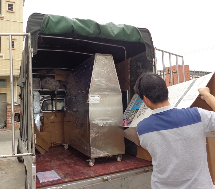 紫外線試驗(yàn)箱出發(fā)客戶廠